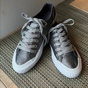 Like New! Barely Worn MOSSIMO Silver metallic Sneakers